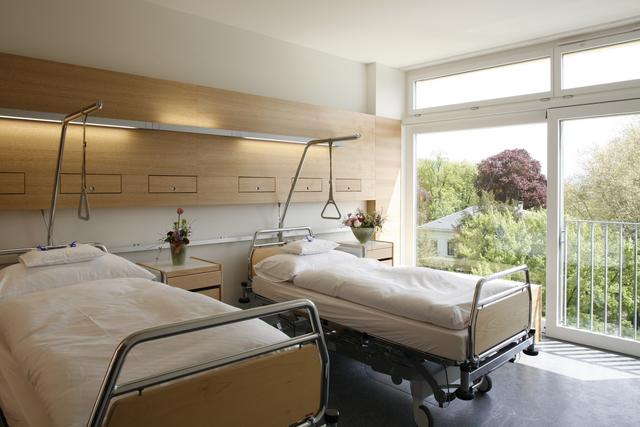 Bettenstation im 5. Obergeschoss, St. Claraspital Basel